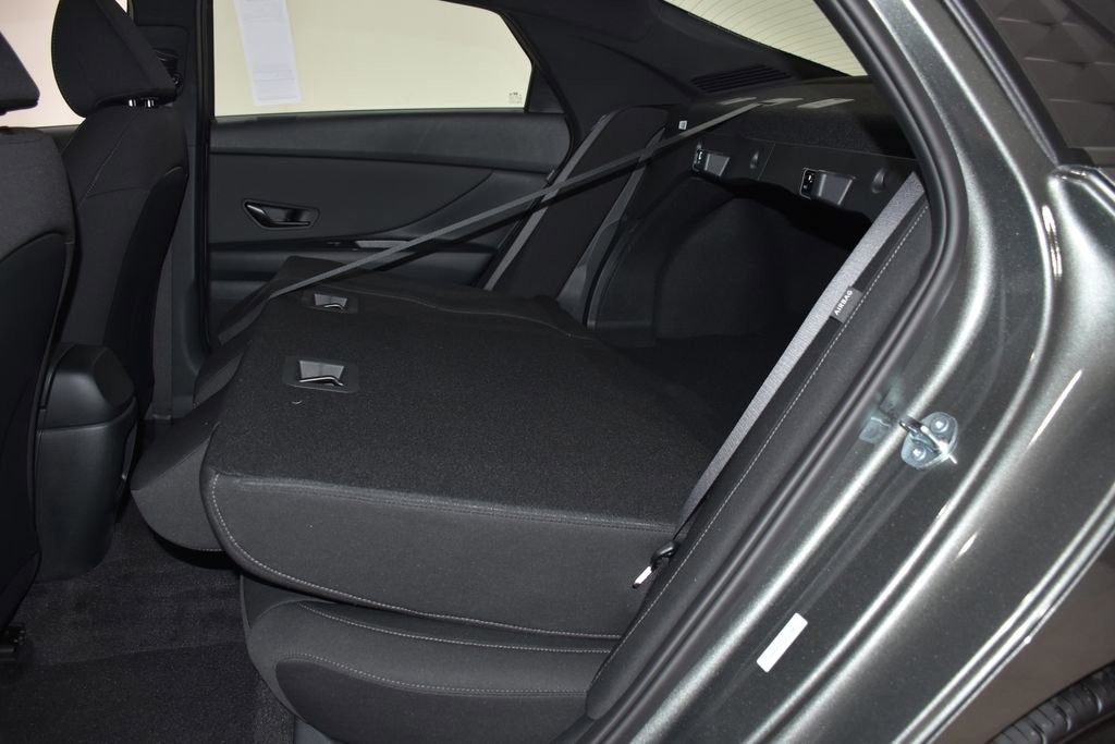 New 2026 Hyundai Elantra Sport image 28