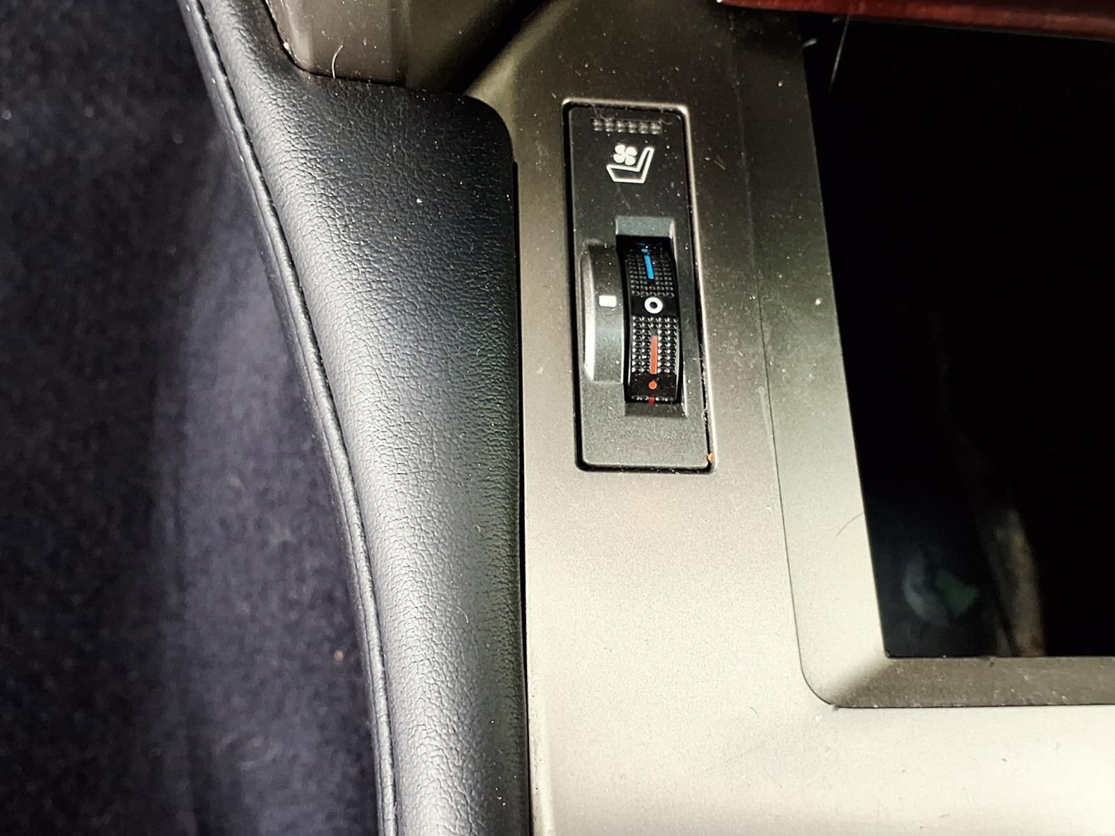 Used 2018 Lexus GX 460 Luxury w/ Preferred Accessory Package image 22