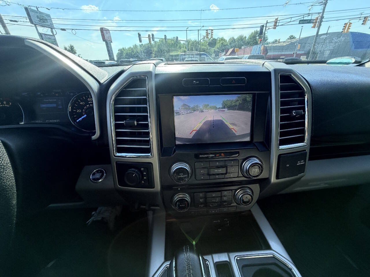 Used 2015 Ford F150 Lariat w/ Equipment Group 502A Luxury AWD/4WD image 6