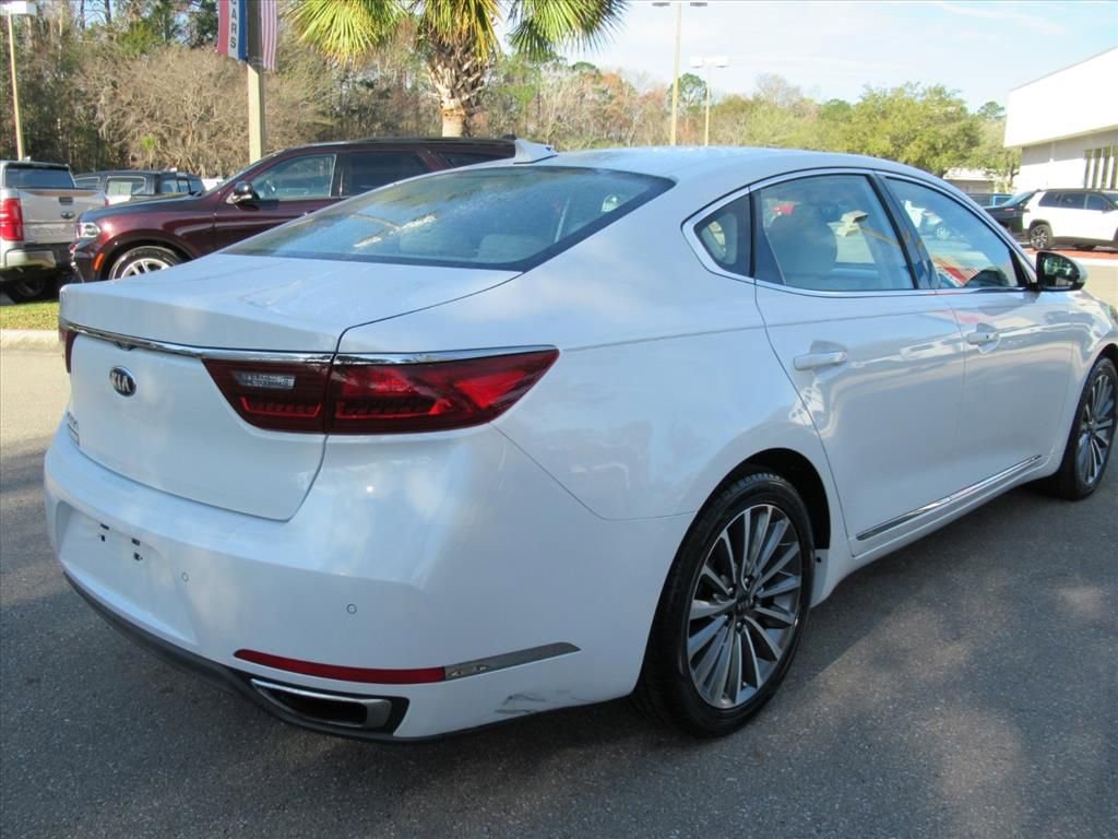 Used 2017 Kia Cadenza Premium w/ Luxury Package image 7