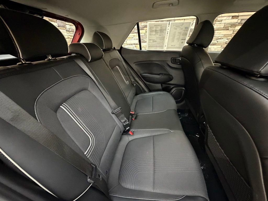 Used 2024 Hyundai Venue Limited FWD image 32