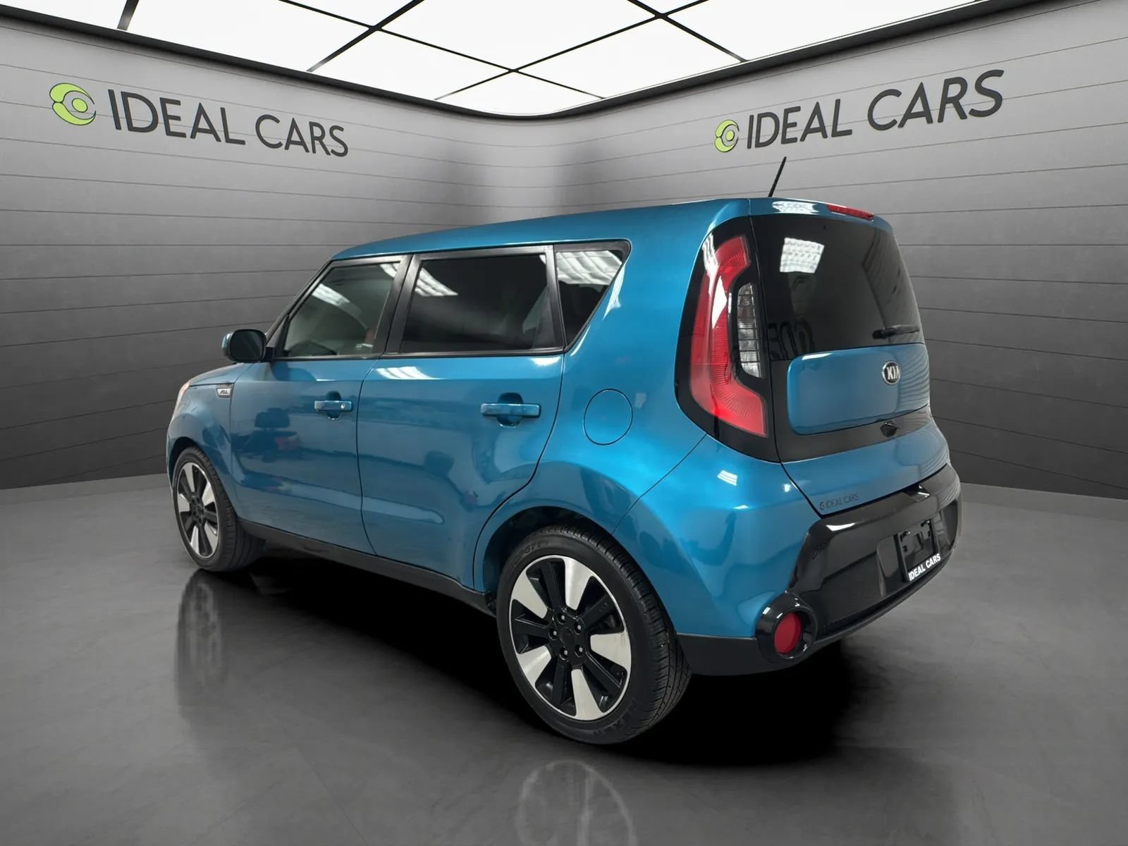 Used 2016 Kia Soul + w/ Designer's Package FWD image 7