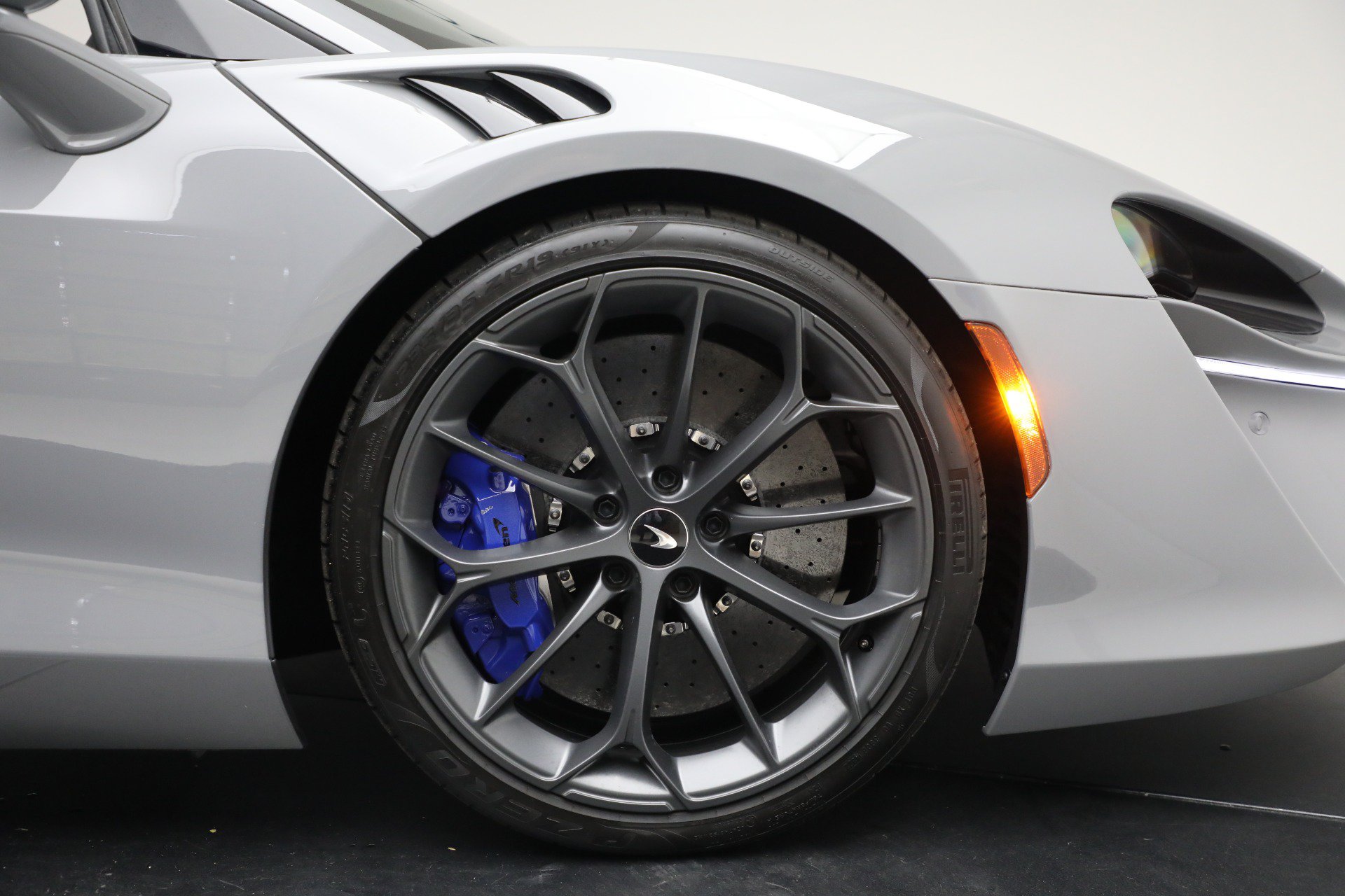 Used 2023 McLaren Artura RWD image 38