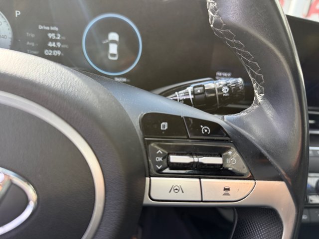 Used 2022 Hyundai Elantra Limited FWD image 16