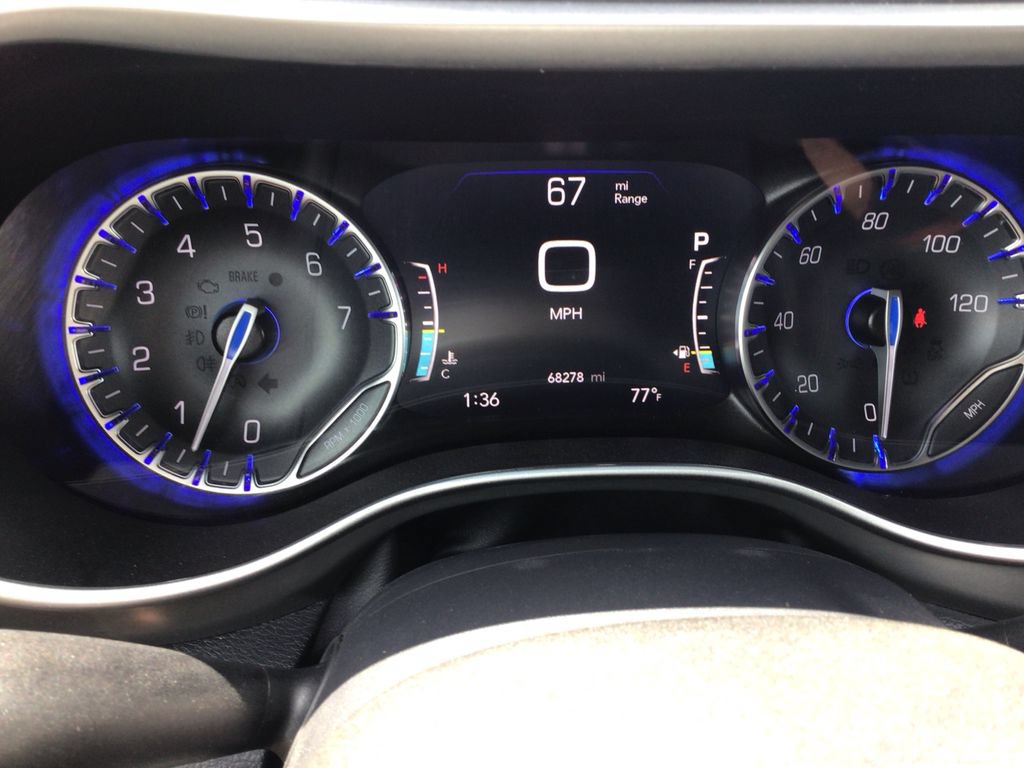 Used 2025 Chrysler Pacifica Select FWD image 16