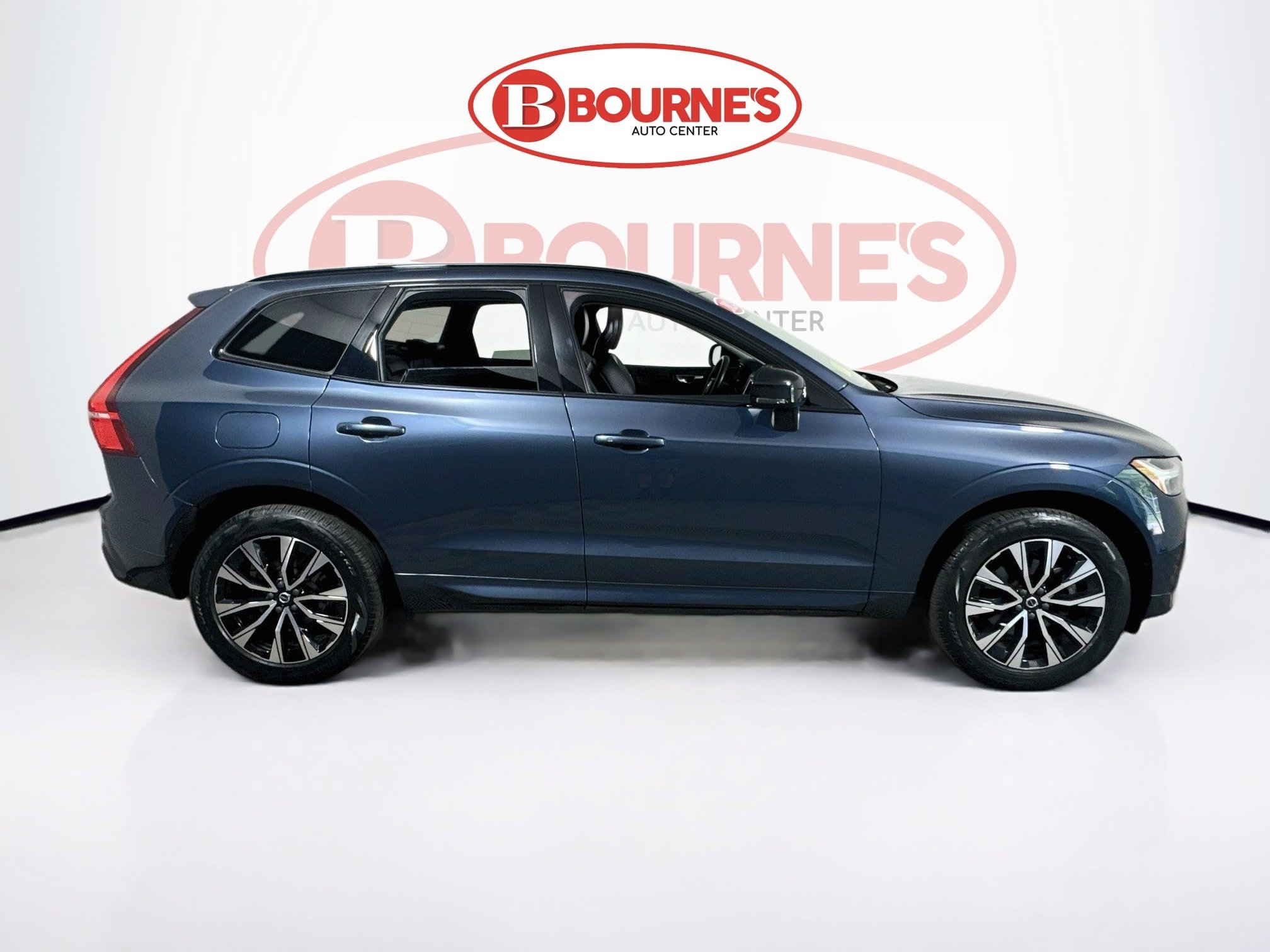 Used 2024 Volvo XC60 B5 Core w/ Protection Package Premier AWD/4WD image 12