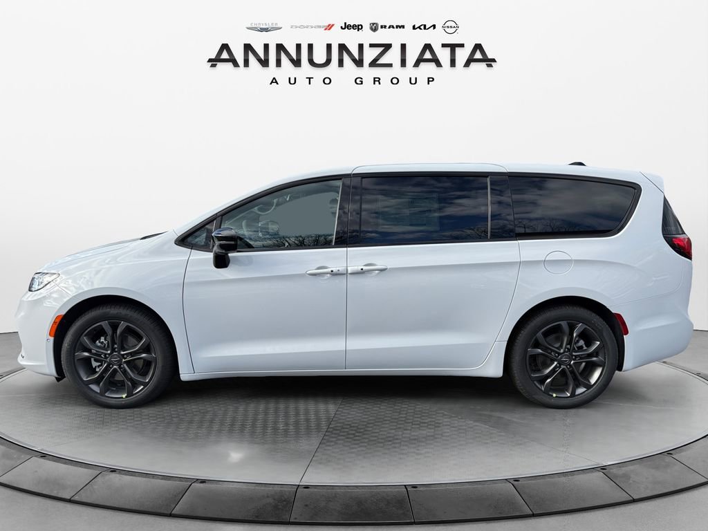 New 2026 Chrysler Pacifica Select FWD image 2