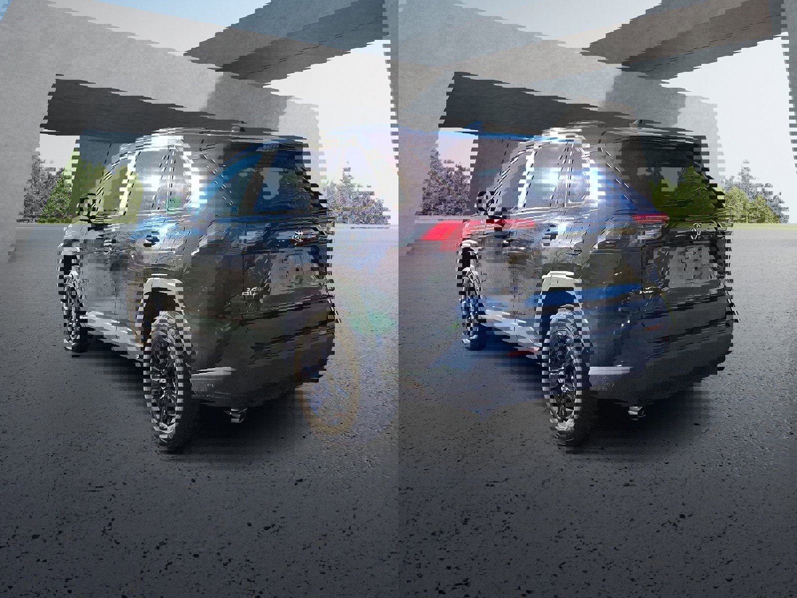 Used 2021 Toyota RAV4 XLE image 3