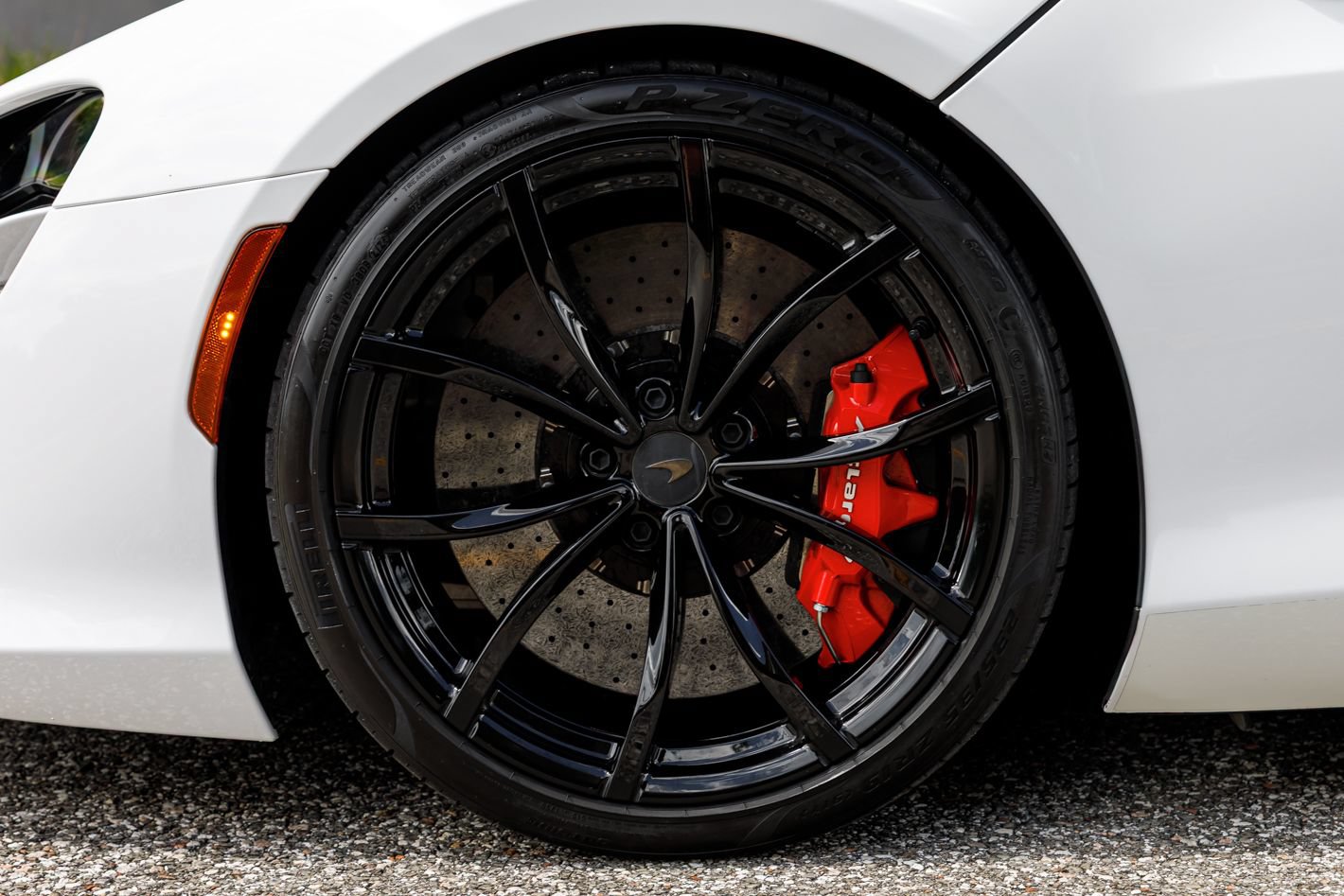 Used 2025 McLaren Artura Spider RWD image 30