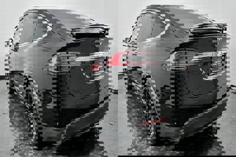 Used 2020 Tesla Model X image 9