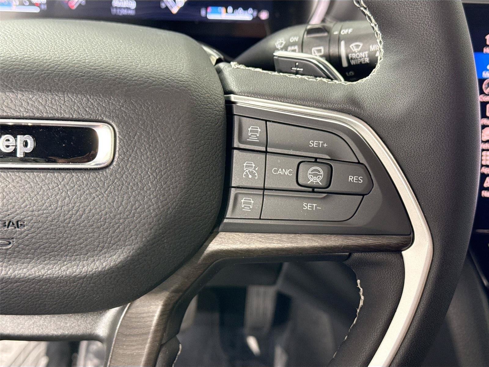 Used 2026 Jeep Grand Cherokee Limited AWD/4WD image 19