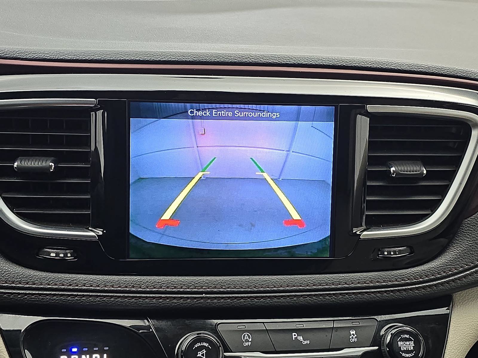 Used 2017 Chrysler Pacifica Limited w/ UConnect Theater Package FWD image 25