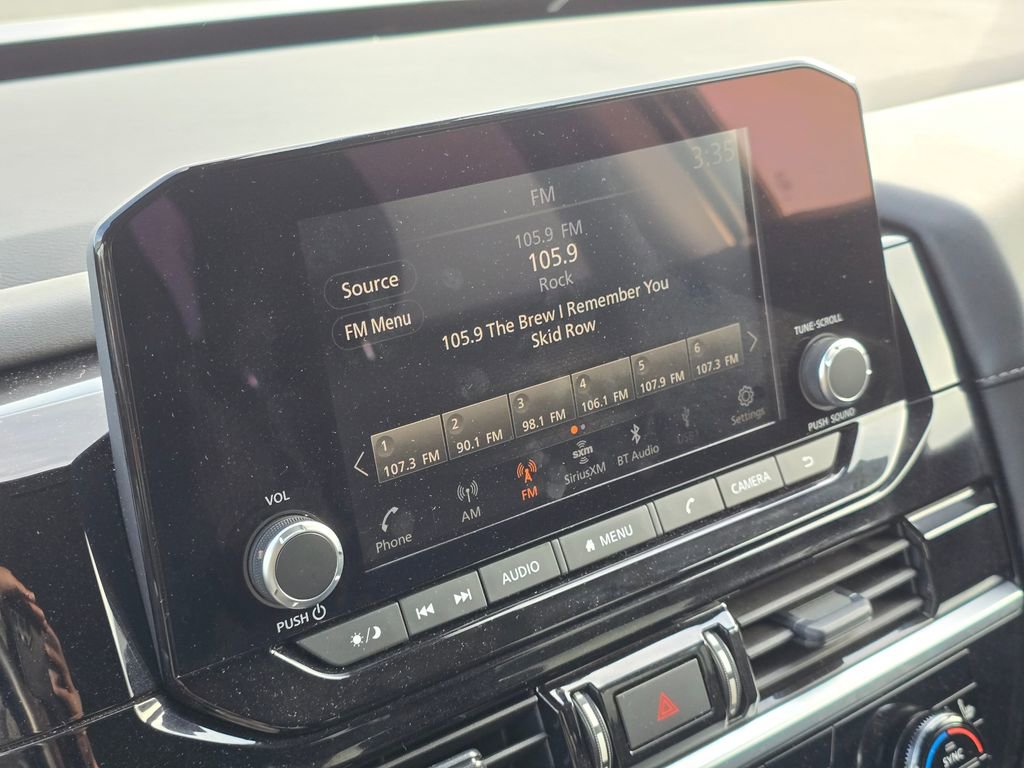 Used 2024 Nissan Pathfinder SV image 31