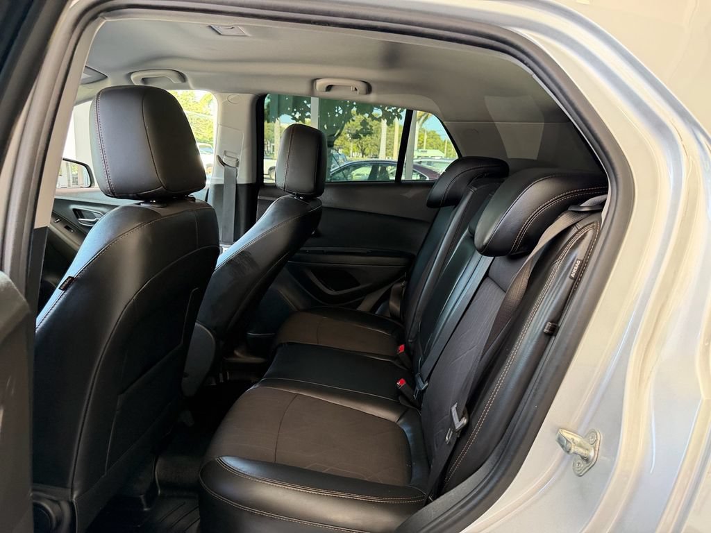 Used 2020 Chevrolet Trax LT w/ LT Convenience Package FWD image 11