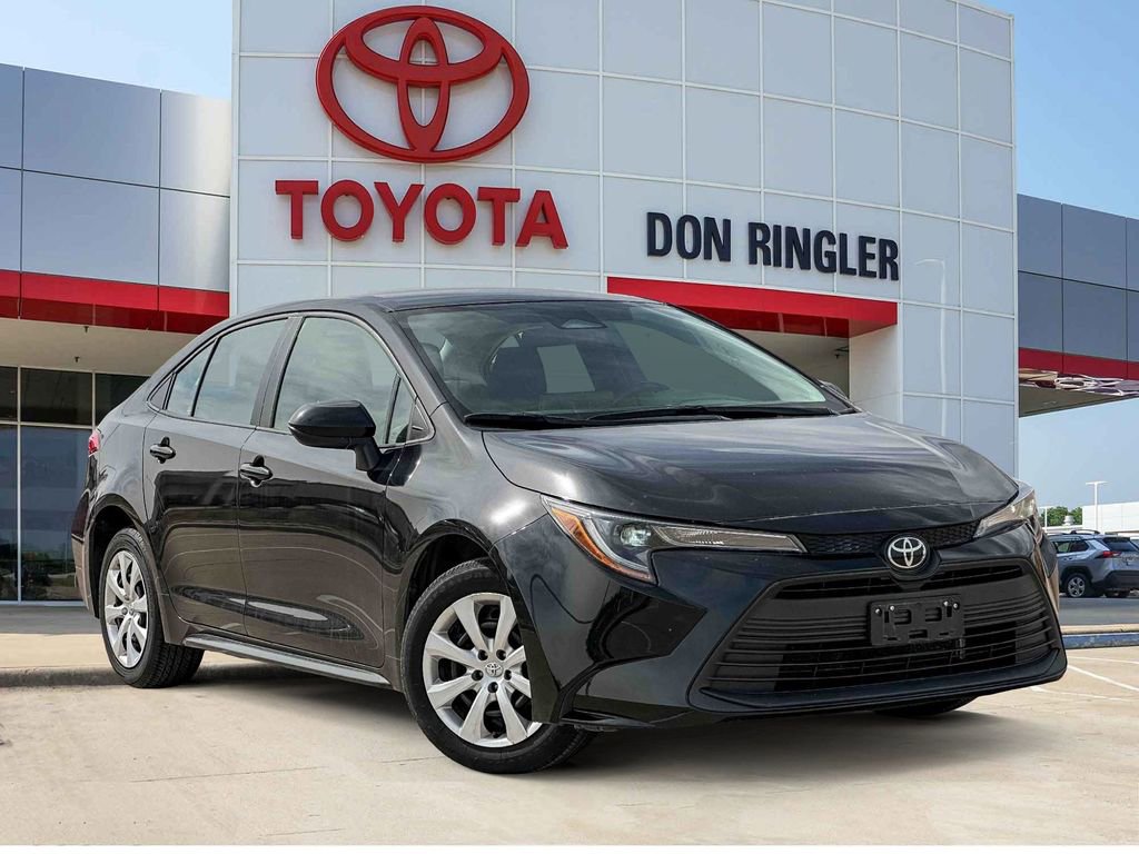 Certified 2024 Toyota Corolla LE image 1