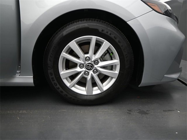 Used 2025 Toyota Camry LE image 18