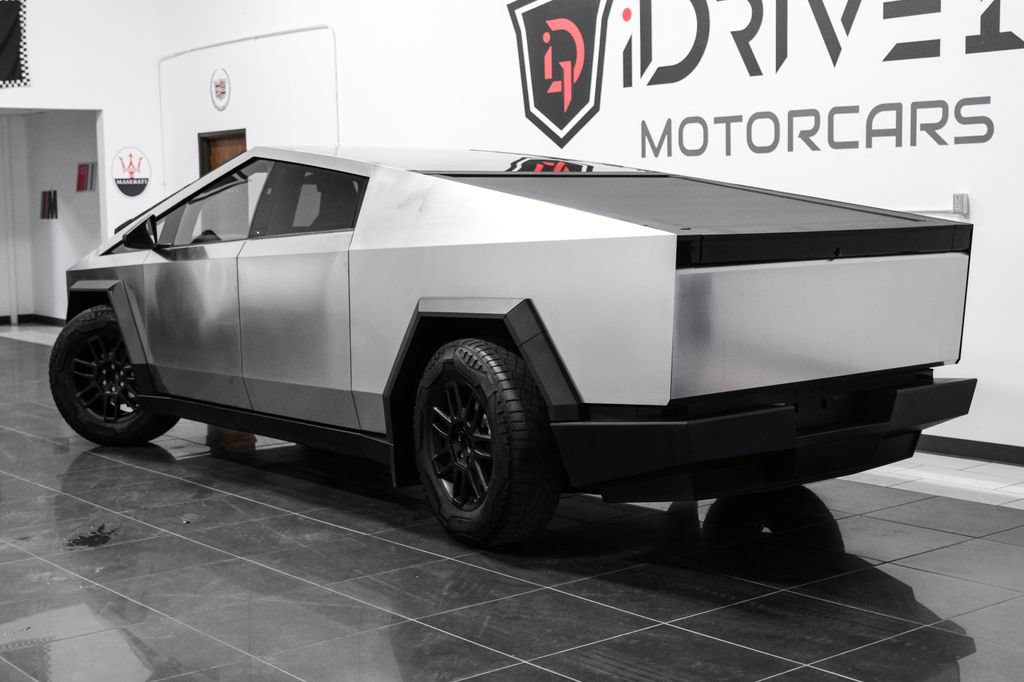 Used 2024 Tesla Cybertruck AWD Crew Cab image 11