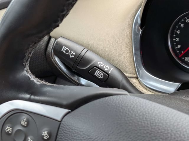 Used 2023 Chevrolet Traverse Premier FWD image 35
