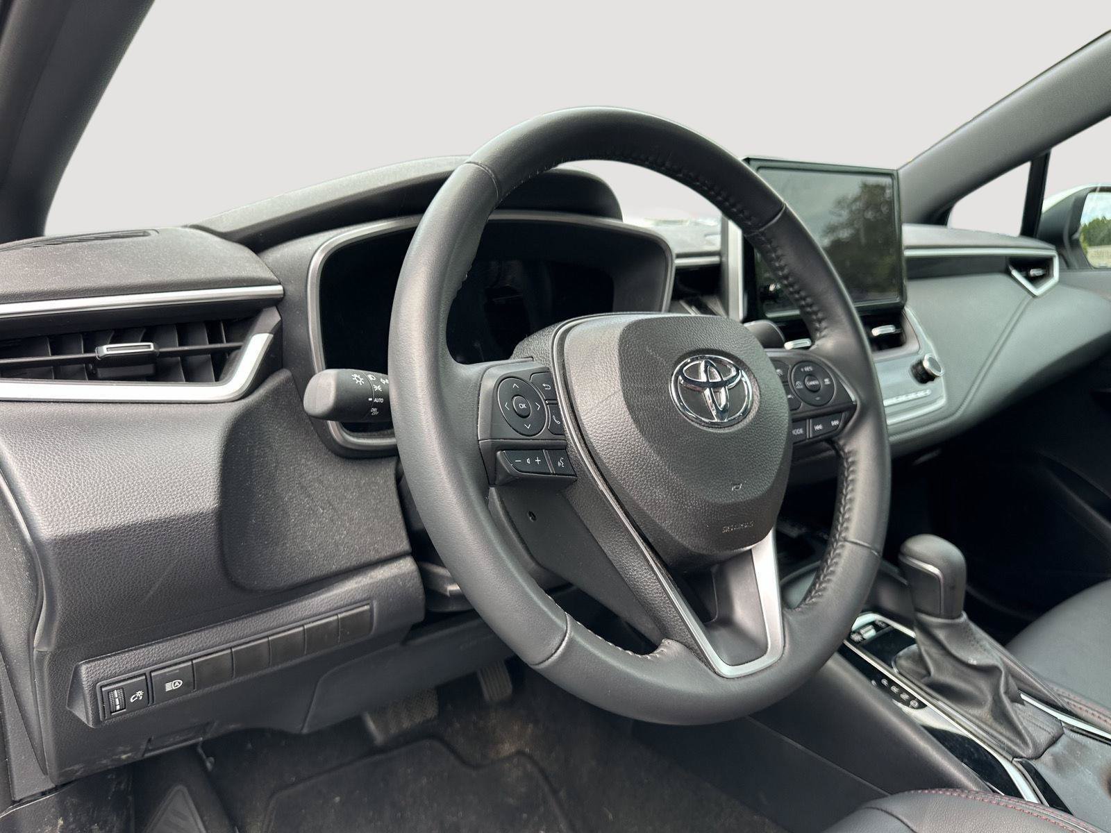 Used 2024 Toyota Corolla XSE FWD image 11