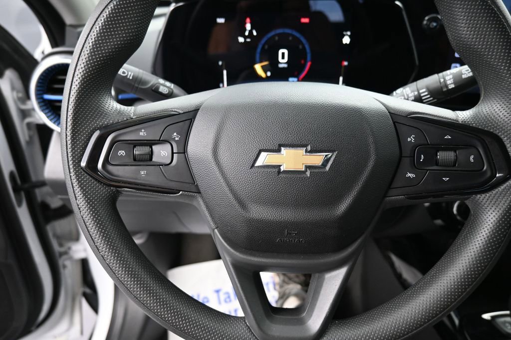 Used 2025 Chevrolet Trax LT FWD image 37