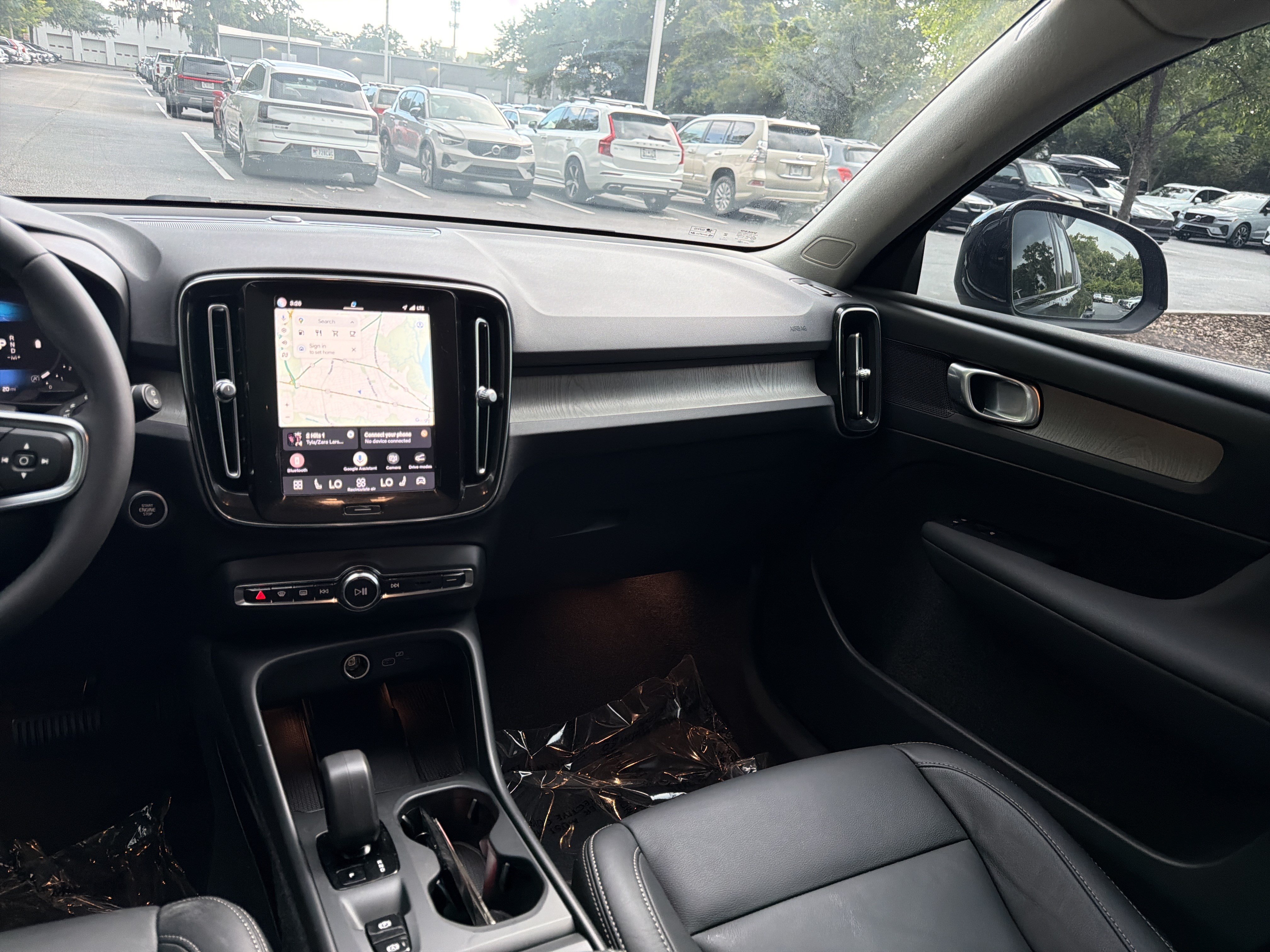Certified 2024 Volvo XC40 B5 Core w/ Protection Package Premier AWD/4WD image 31