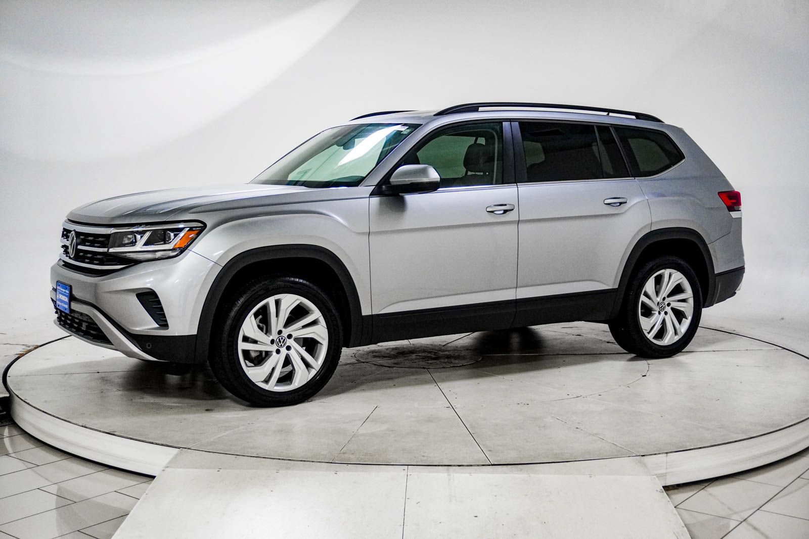 Used 2023 Volkswagen Atlas SE w/ Panoramic Sunroof Package AWD/4WD image 3
