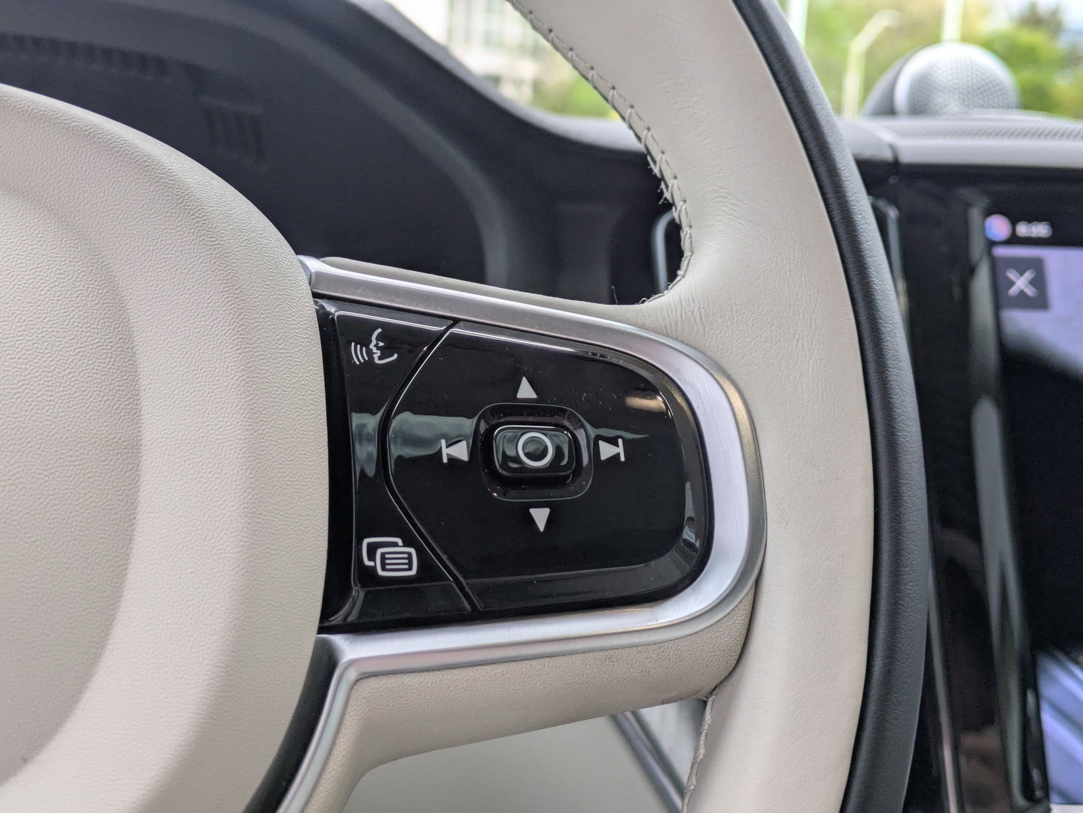 Used 2023 Volvo XC60 T8 Ultimate w/ Climate Package image 19