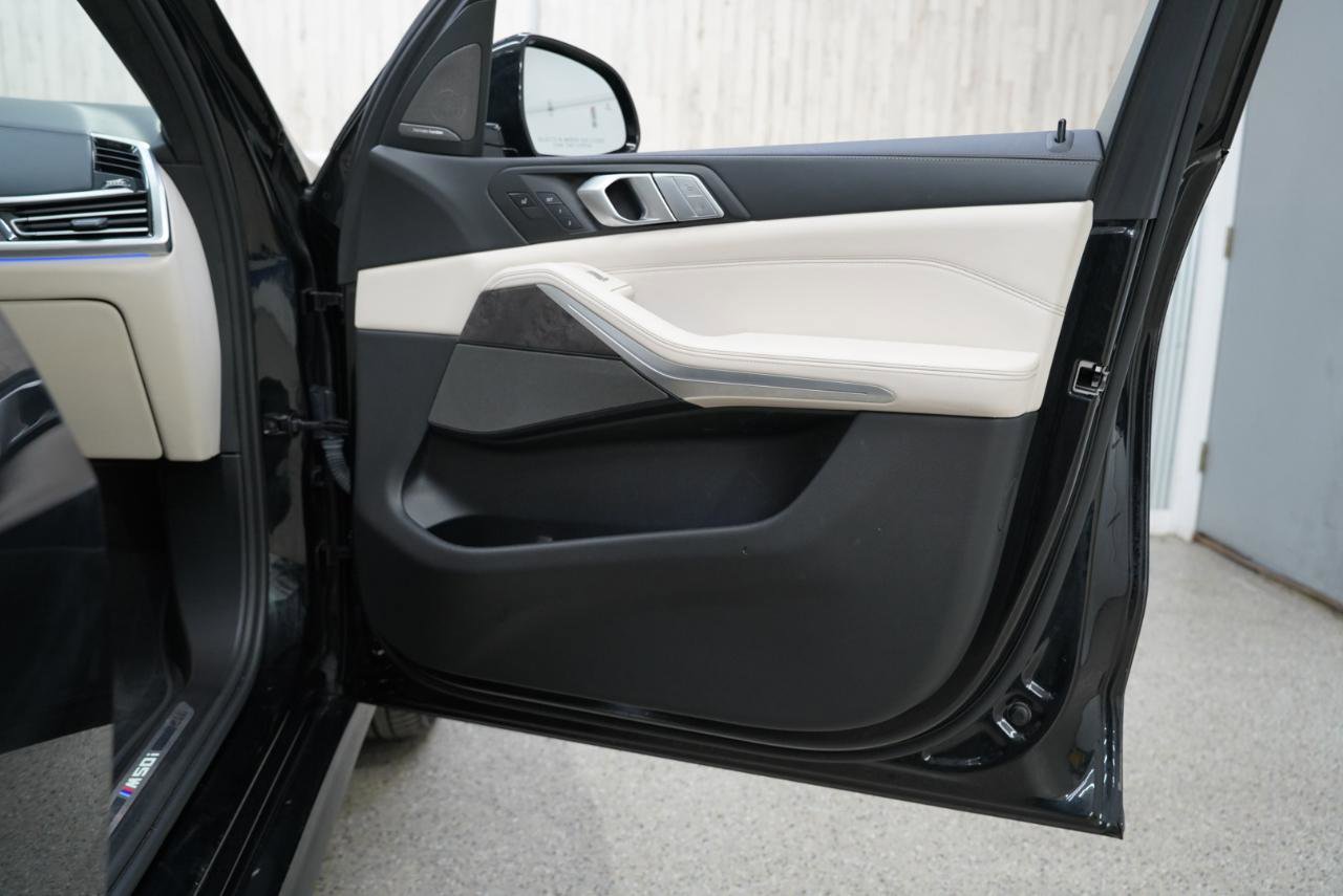 Used 2022 BMW X7 M50i w/ Dynamic Handling Package image 32