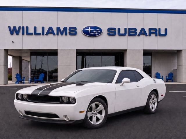 Used 2013 Dodge Challenger SXT RWD image 2