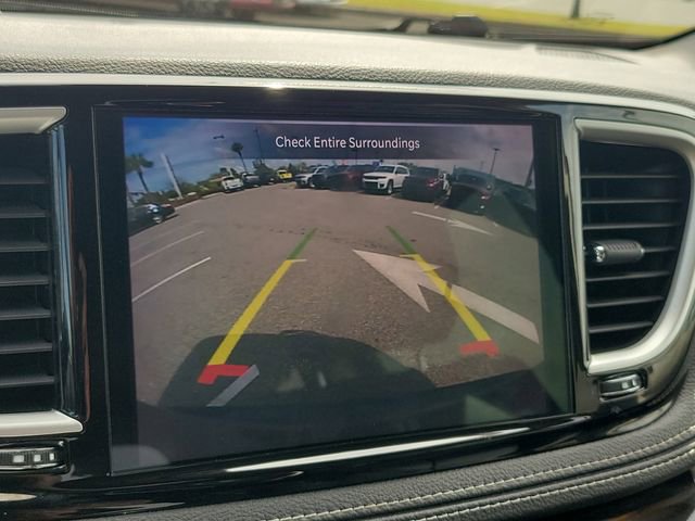 Used 2022 Chrysler Pacifica Touring-L AWD/4WD image 24