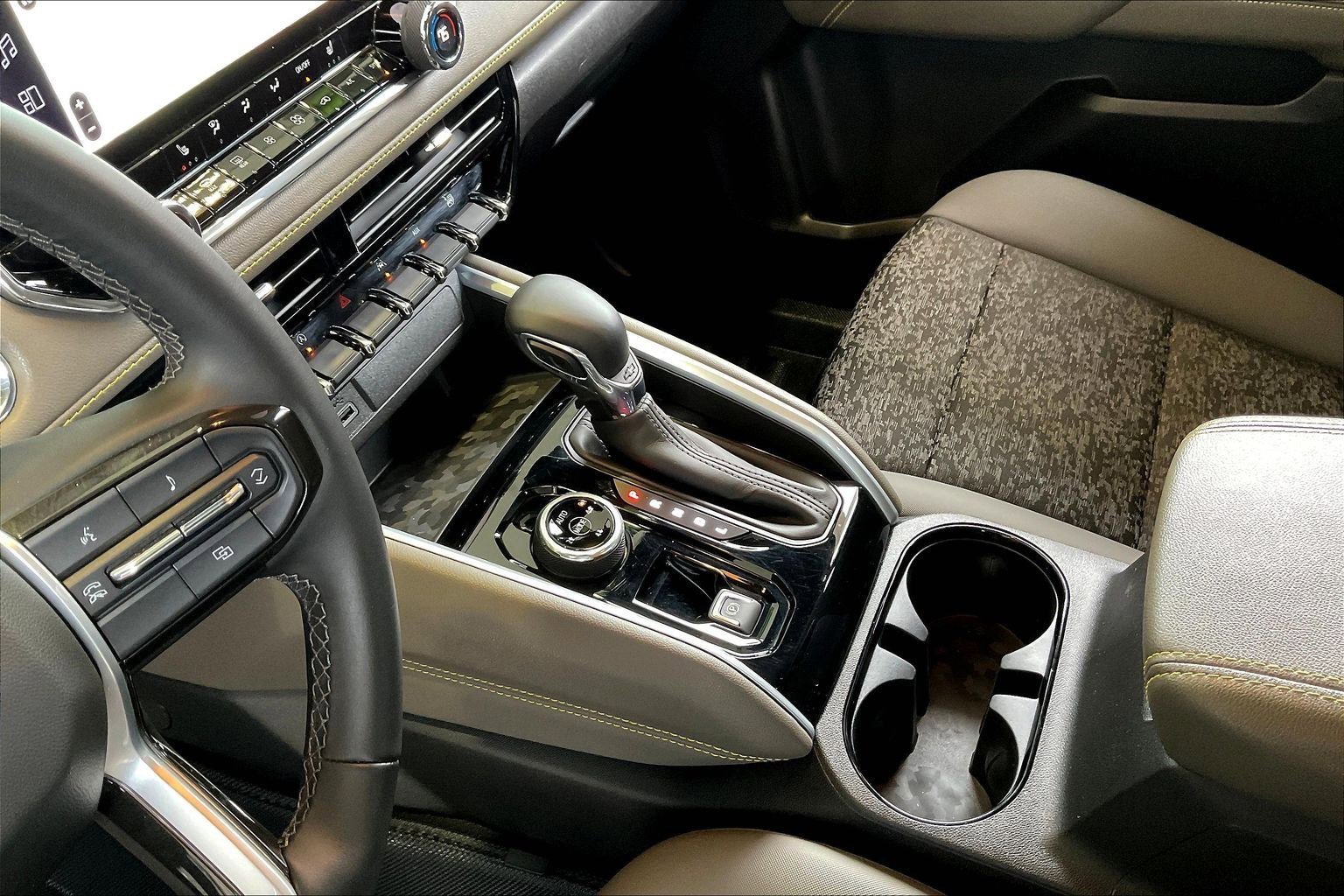 Used 2024 Chevrolet Colorado ZR2 image 19