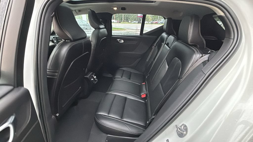 Certified 2024 Volvo XC40 B5 Plus w/ Protection Package Premier AWD/4WD image 10