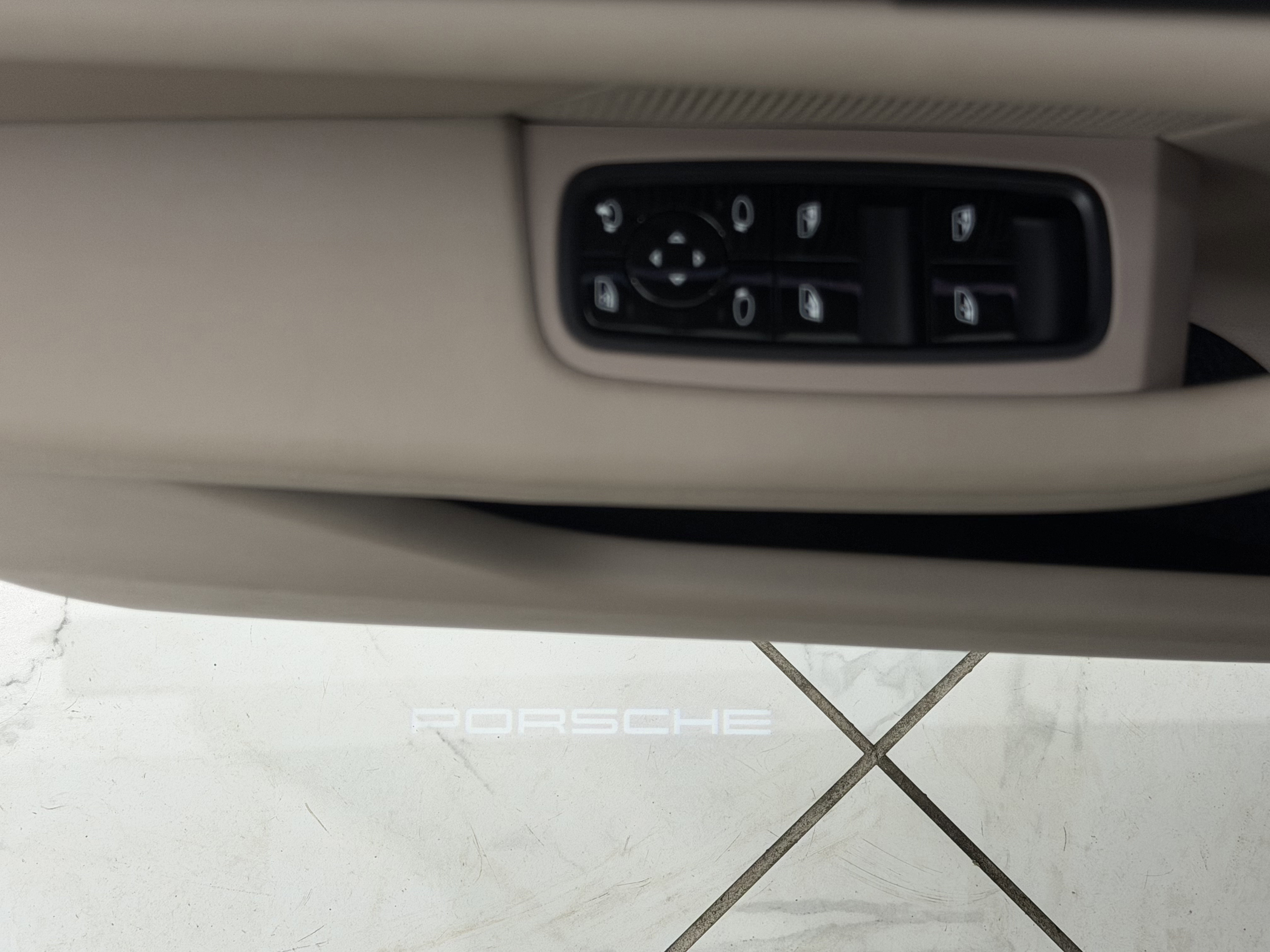 Used 2021 Porsche Taycan 4S image 27