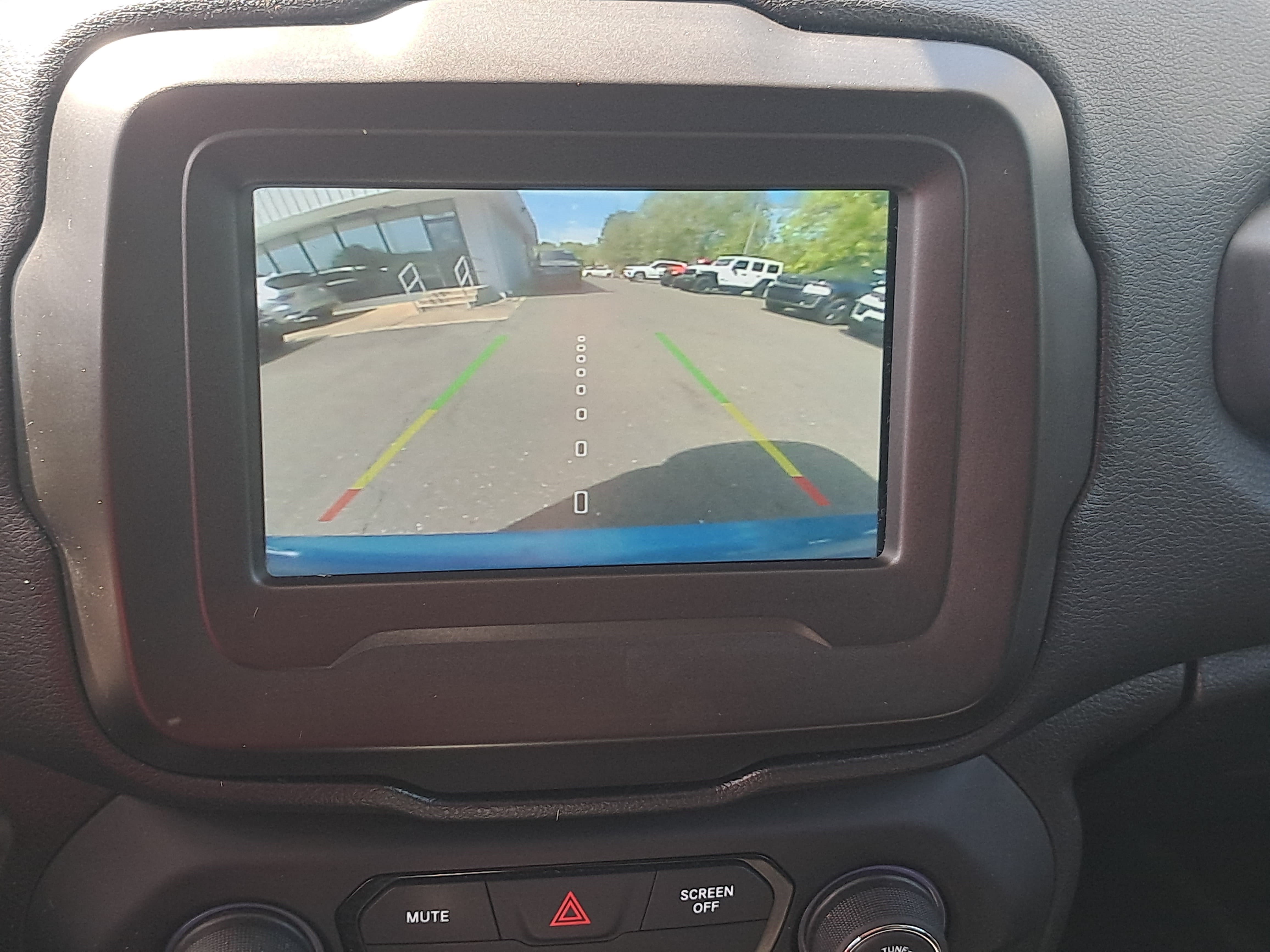Used 2020 Jeep Renegade Latitude FWD image 20