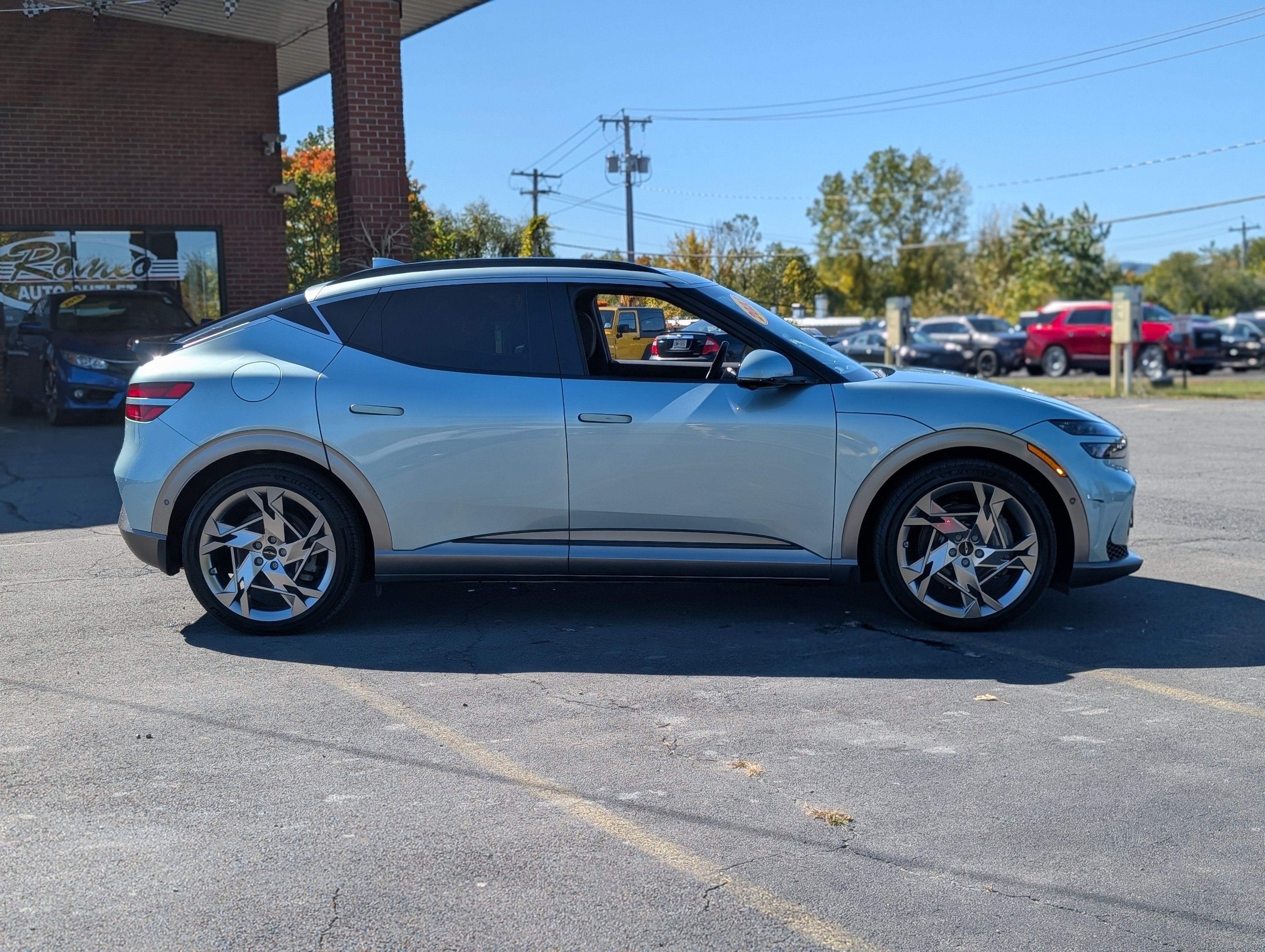 Used 2023 Genesis GV60 Performance image 13