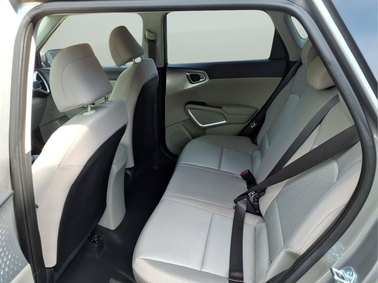 Used 2025 Kia Soul LX w/ LX Technology Package FWD image 30