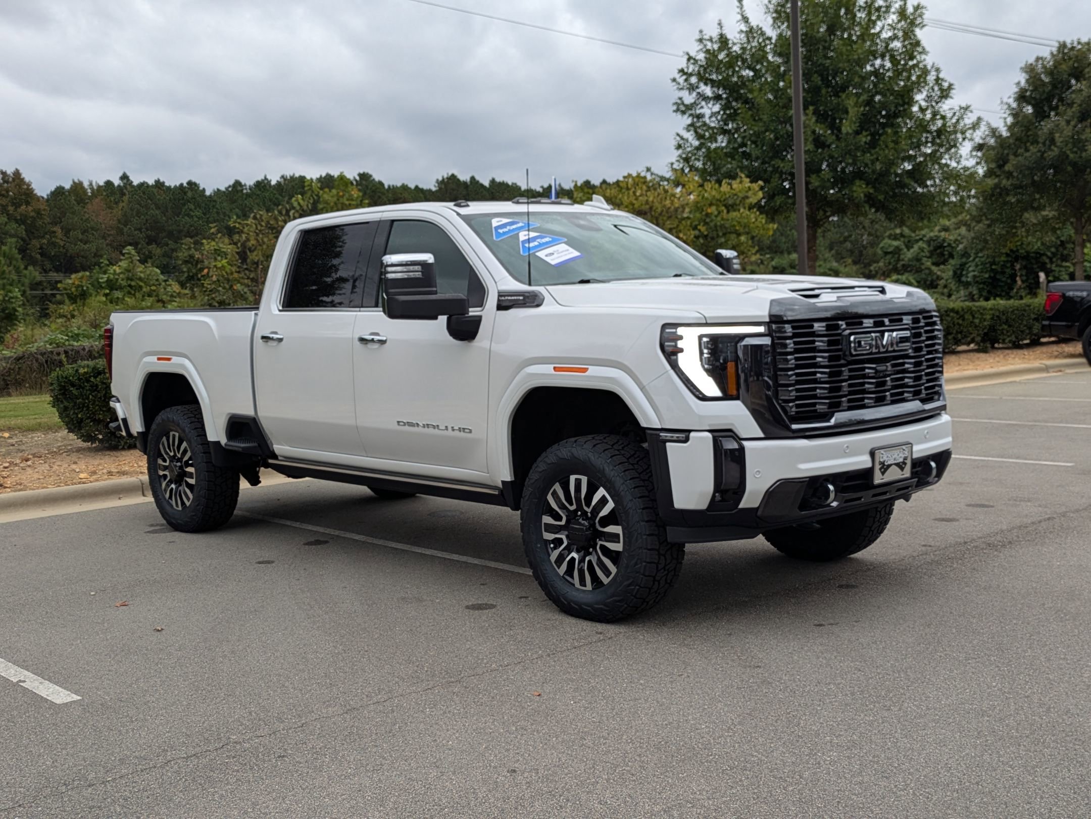 Used 2024 GMC Sierra 2500 Denali Ultimate image 1