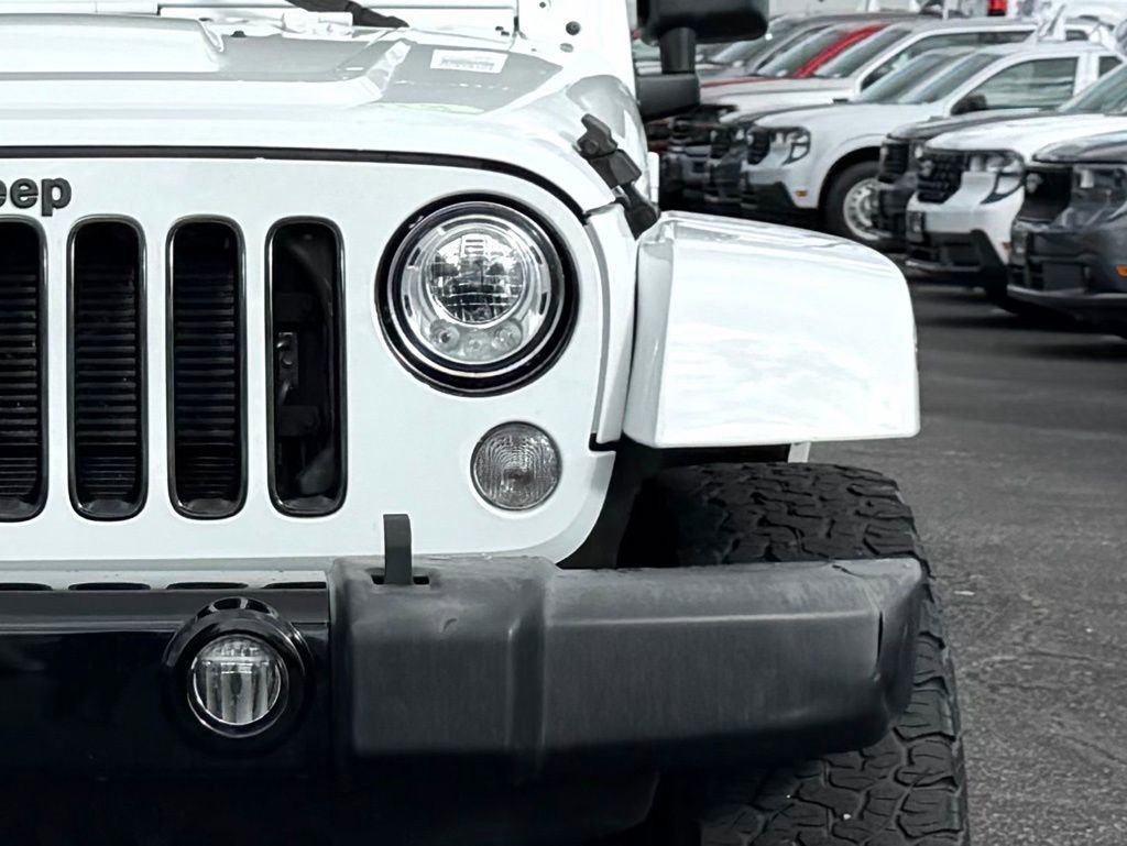 Used 2018 Jeep Wrangler Unlimited Sahara image 5