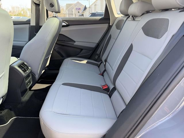 Used 2023 Volkswagen Taos SE w/ Panoramic Sunroof Package image 11