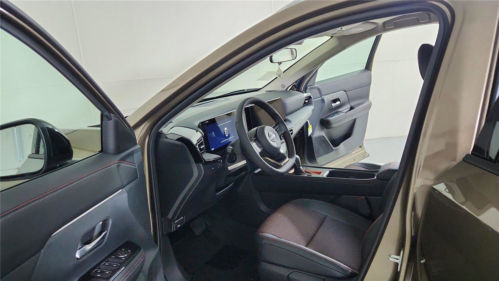 New 2026 Nissan Kicks SR w/ Cold Weather Package image 17