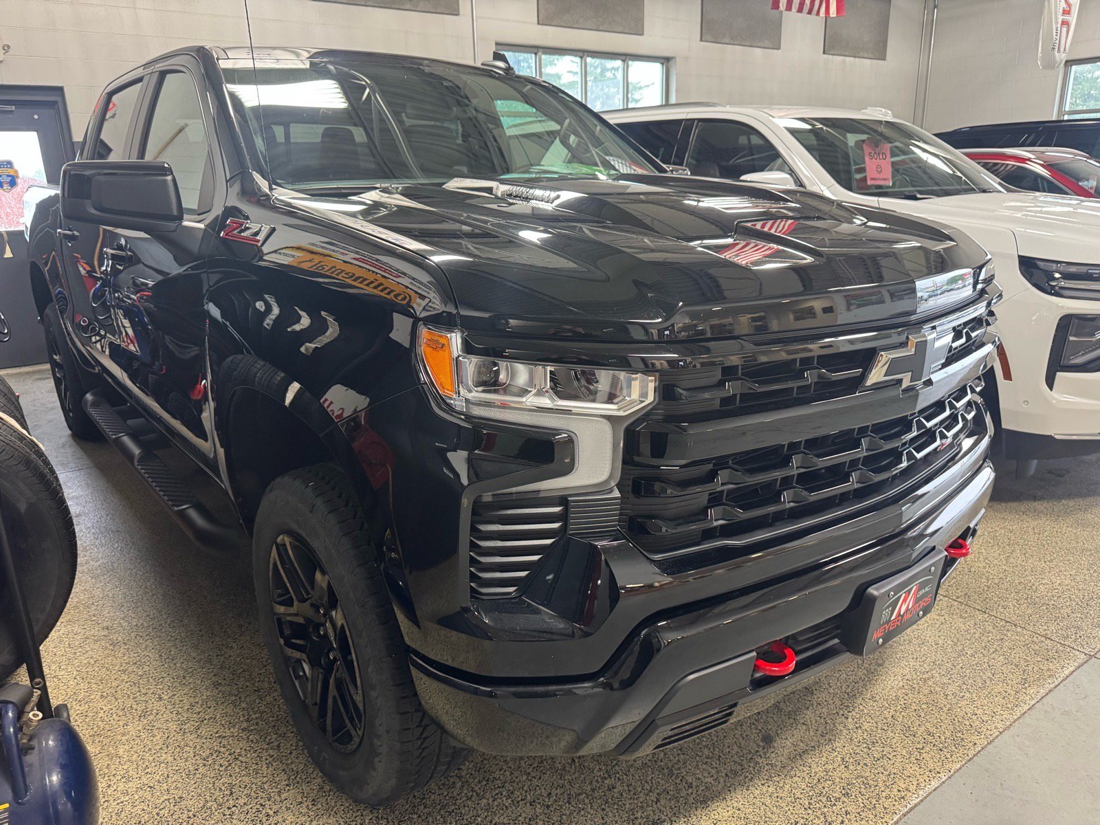 Used 2025 Chevrolet Silverado 1500 LT Trail Boss w/ Convenience Package II AWD/4WD image 3