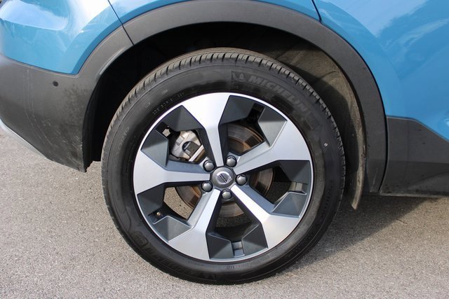 Used 2025 Volvo XC40 B5 Plus image 39