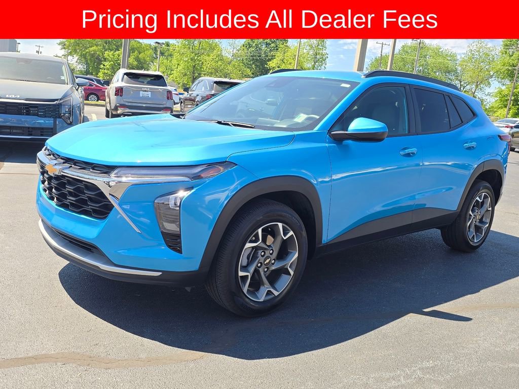 Used 2025 Chevrolet Trax LT FWD image 7