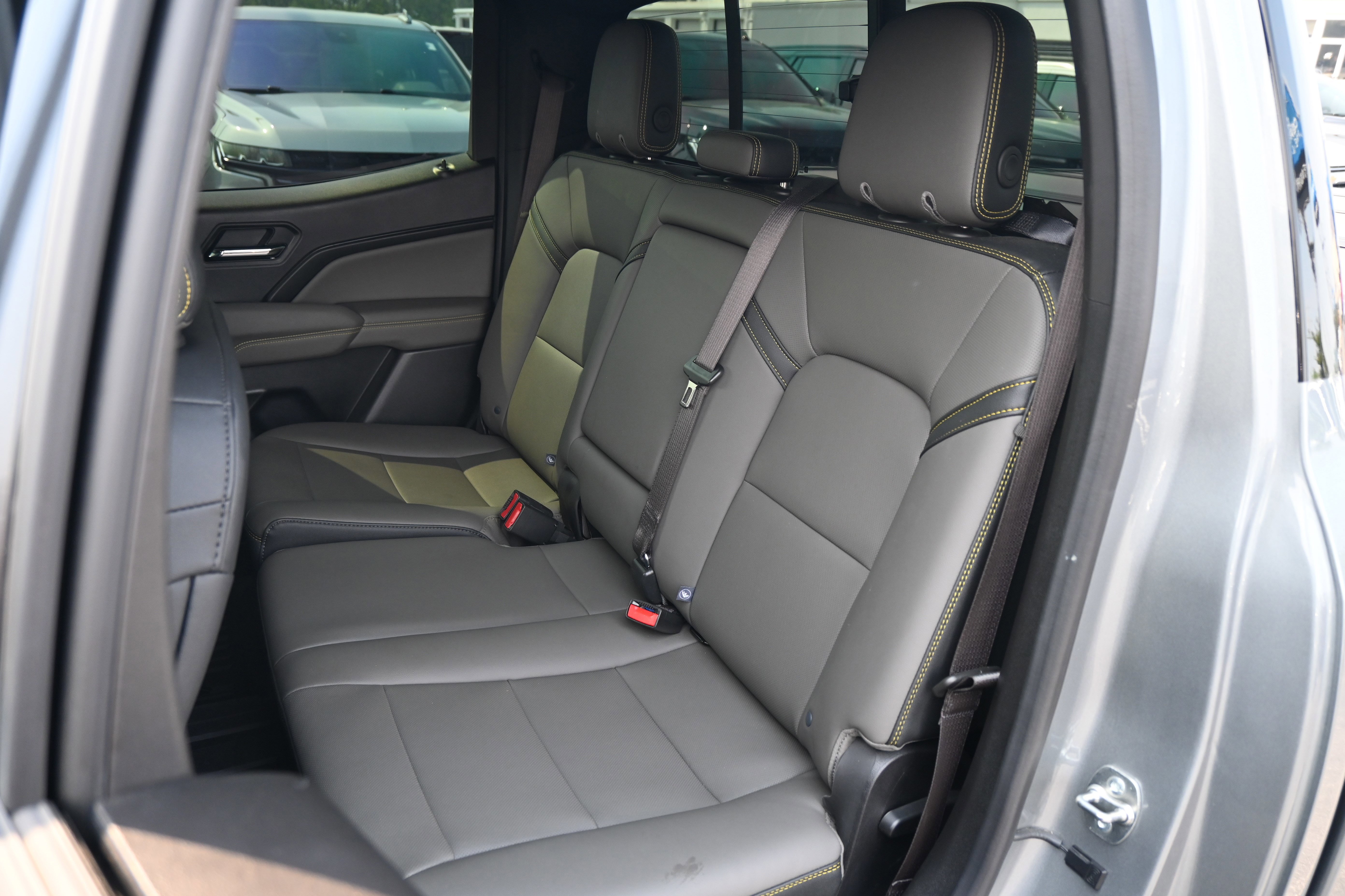 Used 2025 Chevrolet Colorado ZR2 w/ Technology Package image 11