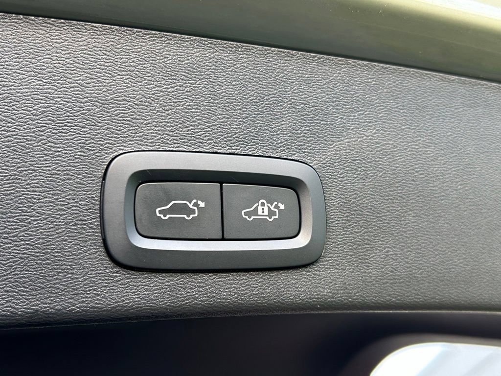 Used 2023 Volvo XC40 Recharge Ultimate AWD/4WD image 48
