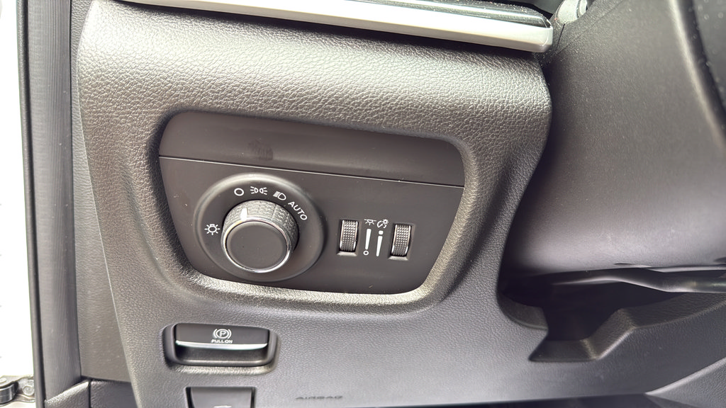 Used 2022 Jeep Grand Cherokee L Laredo w/ Luxury Tech Group I AWD/4WD image 23
