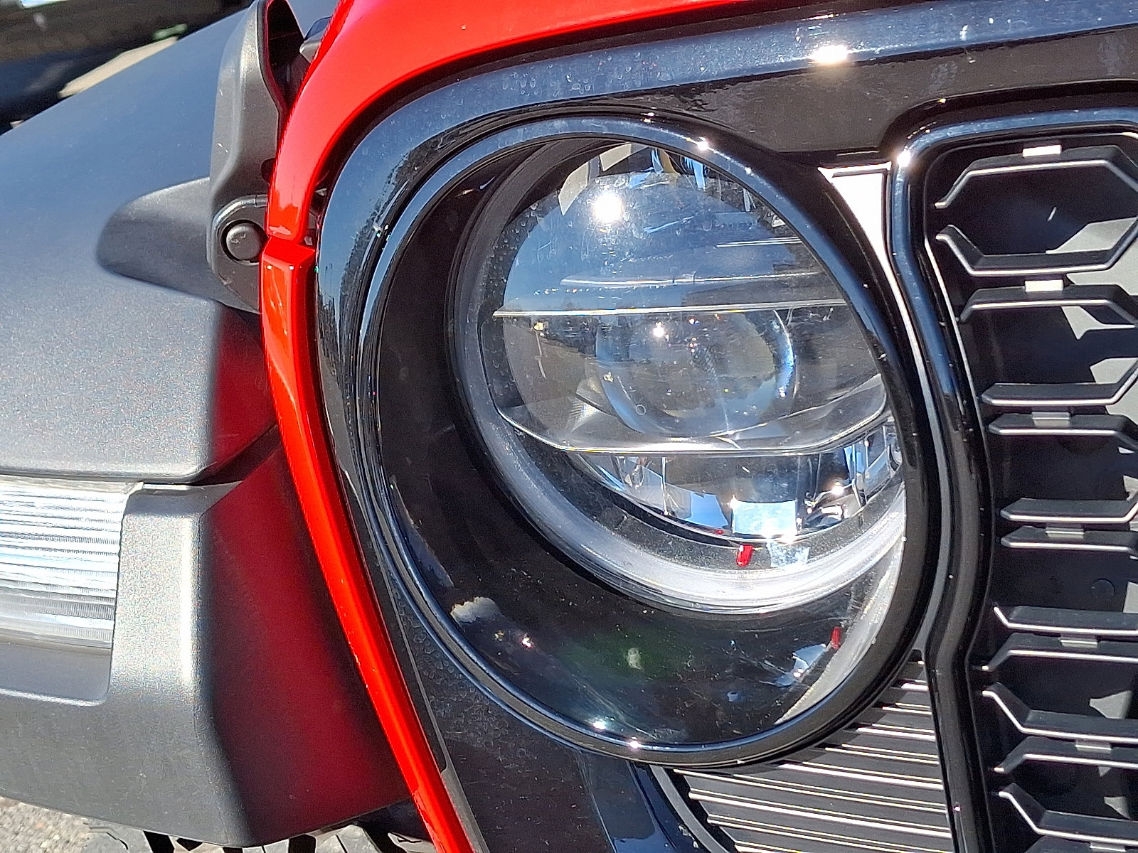 Used 2025 Jeep Wrangler Sport image 9