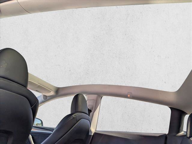 Used 2025 Tesla Model Y Long Range RWD image 19