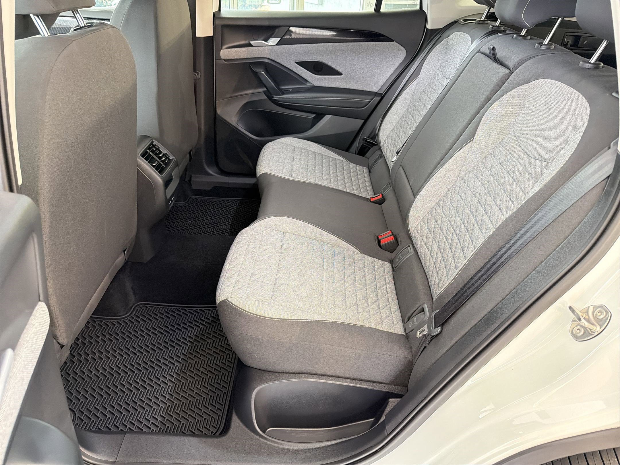Used 2025 Volkswagen Tiguan S FWD image 15