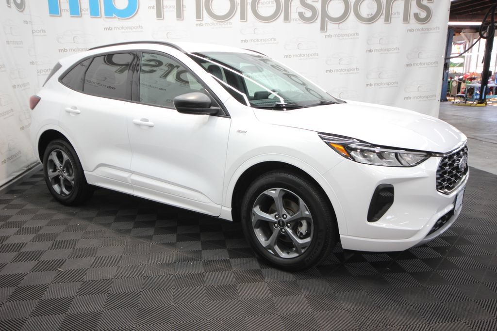 Used 2023 Ford Escape ST-Line AWD/4WD image 10